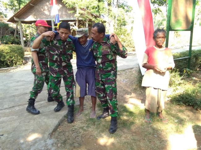 Kepedulian Satgas TMMD Kepada Warga Desa Bonomerto